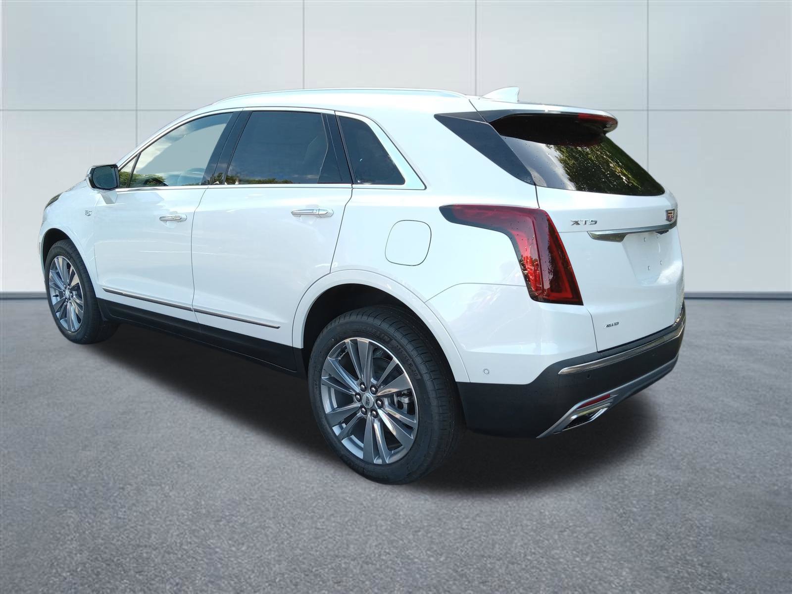 New 2026 Cadillac XT5 Premium Luxury AWD/4WD image 3