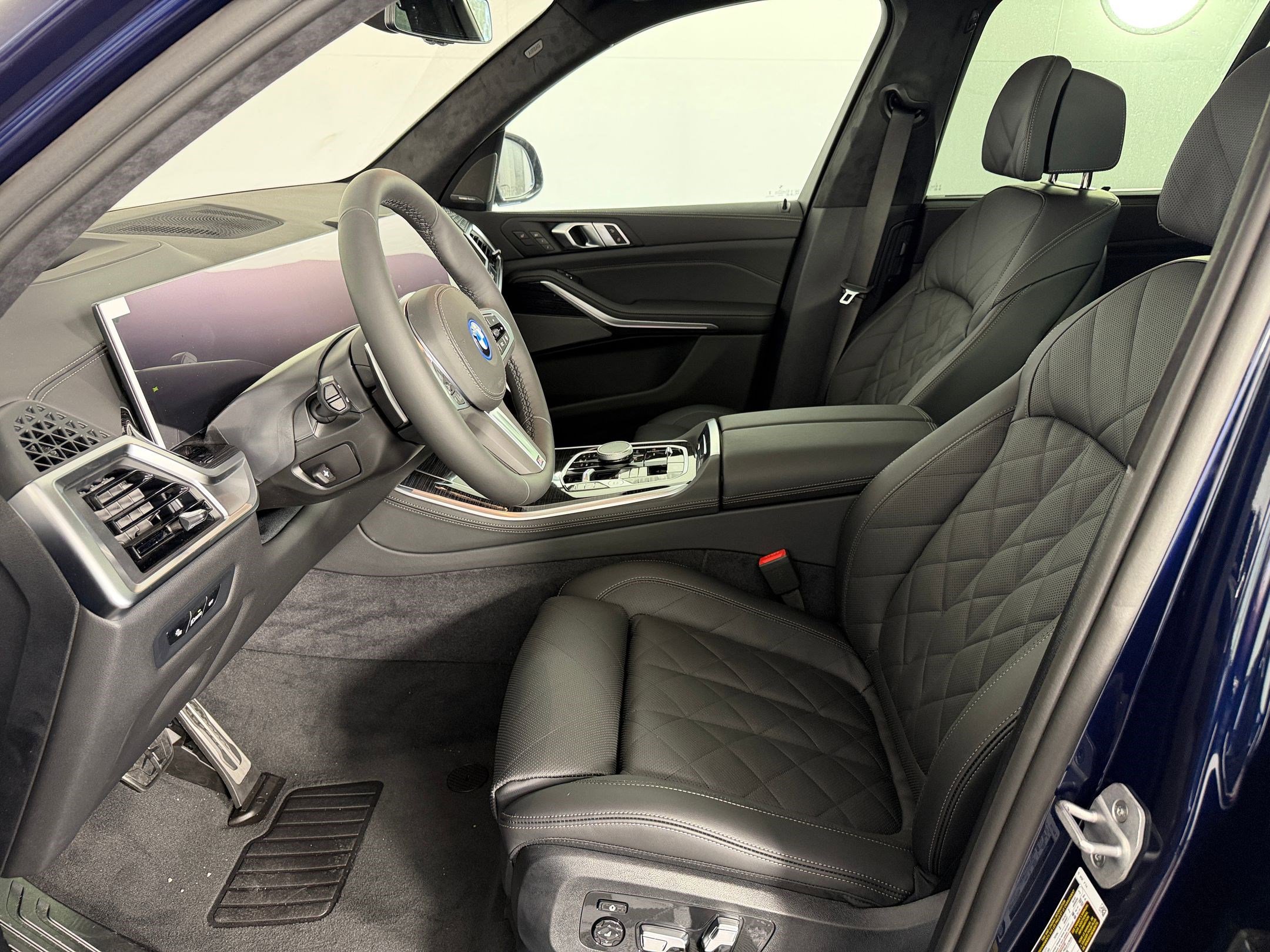 New 2026 BMW X5 xDrive50e w/ M Sport Package AWD/4WD image 5