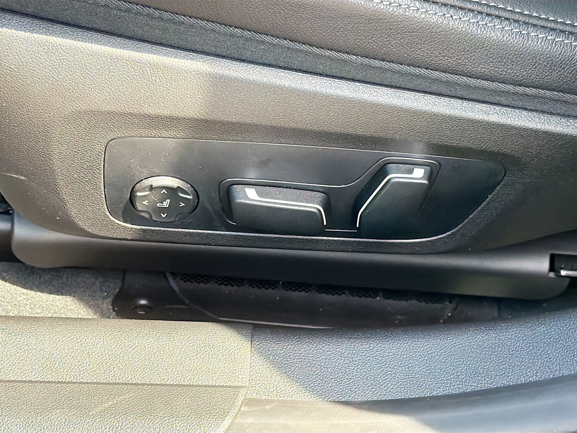 Used 2025 BMW 330i Sedan RWD image 25