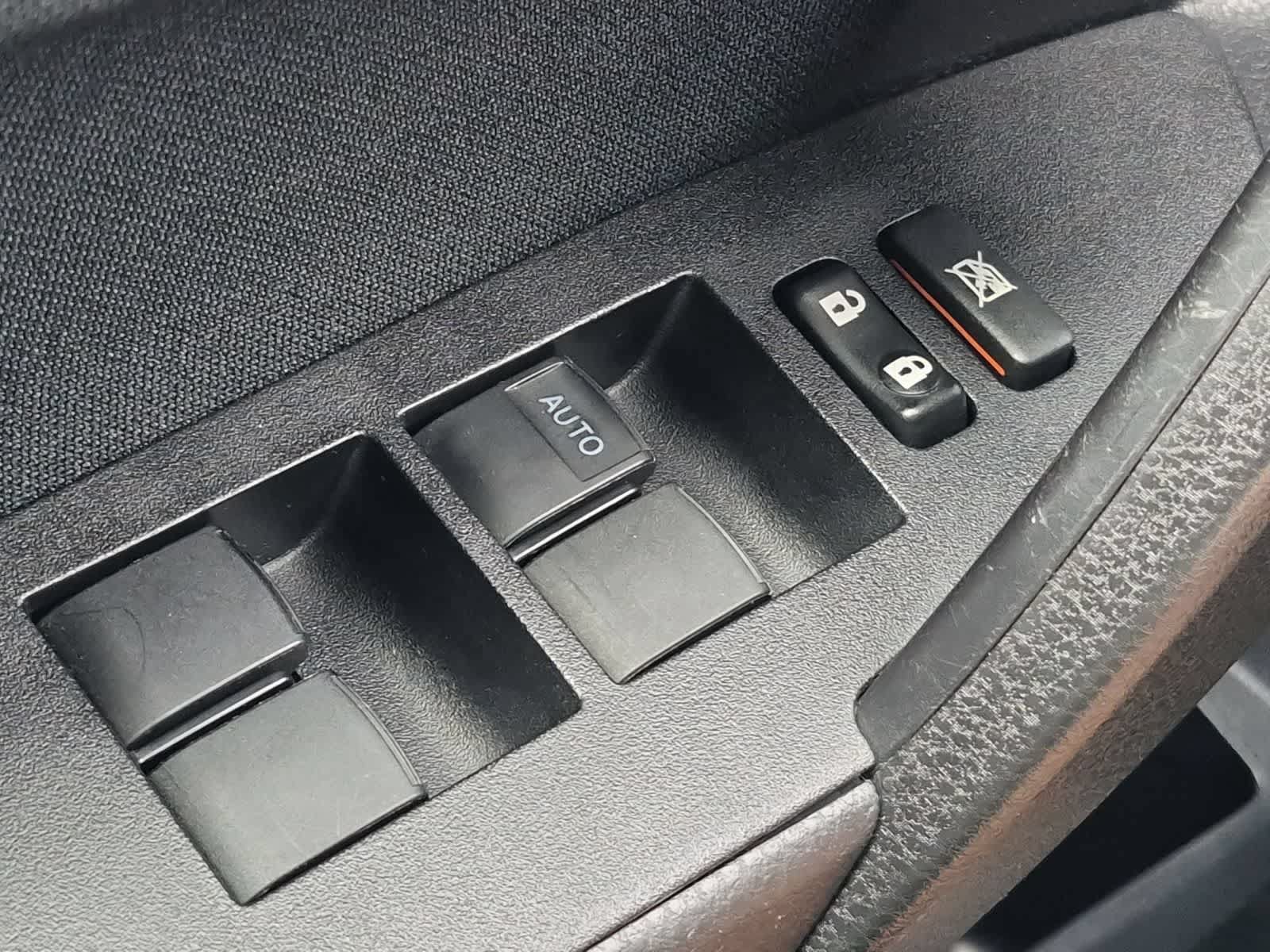 Used 2018 Toyota Corolla LE FWD image 29