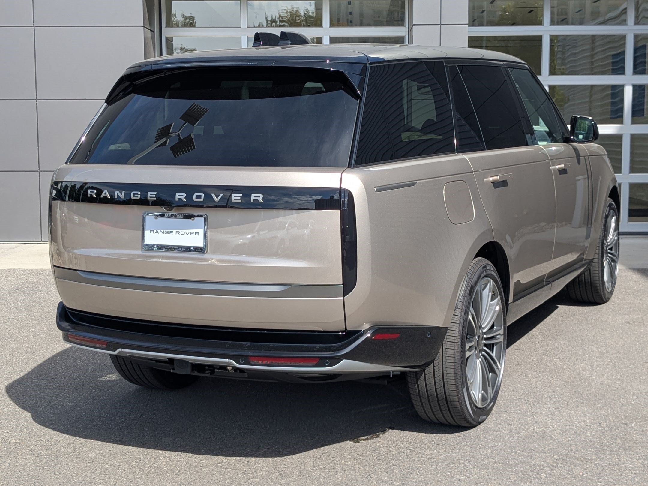 New 2026 Land Rover Range Rover Long Wheelbase SE AWD/4WD image 5