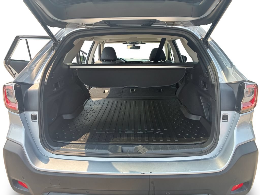 Used 2025 Subaru Outback Onyx Edition AWD/4WD image 30