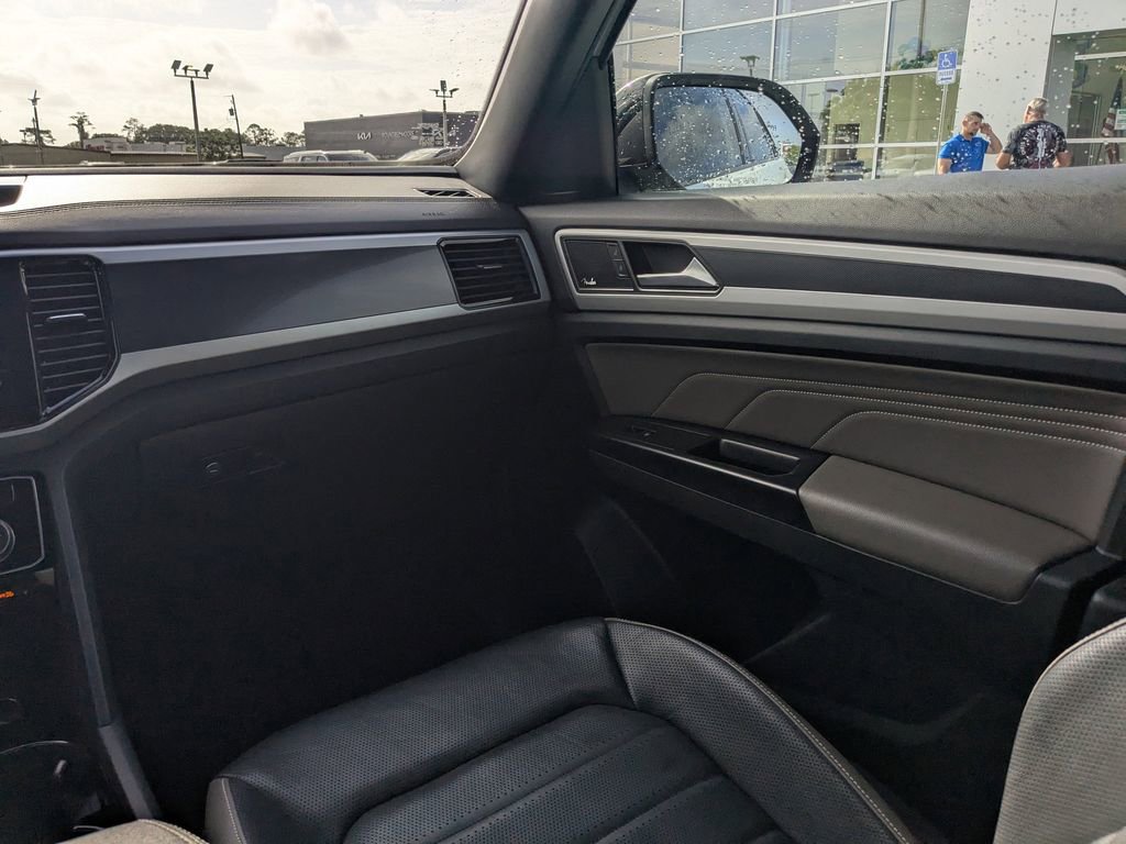 Used 2021 Volkswagen Atlas Cross Sport SEL Premium image 16