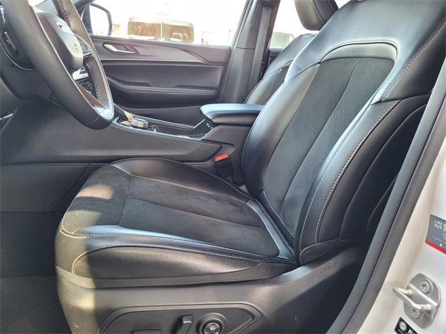 Certified 2024 Jeep Grand Cherokee L Laredo image 15