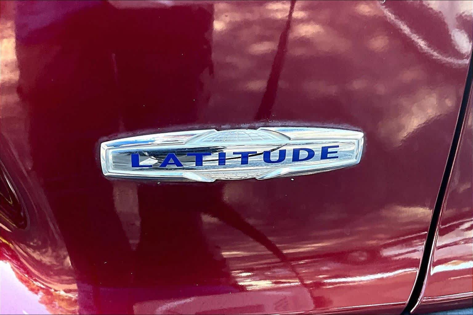 Used 2019 Jeep Cherokee Latitude Plus FWD image 10