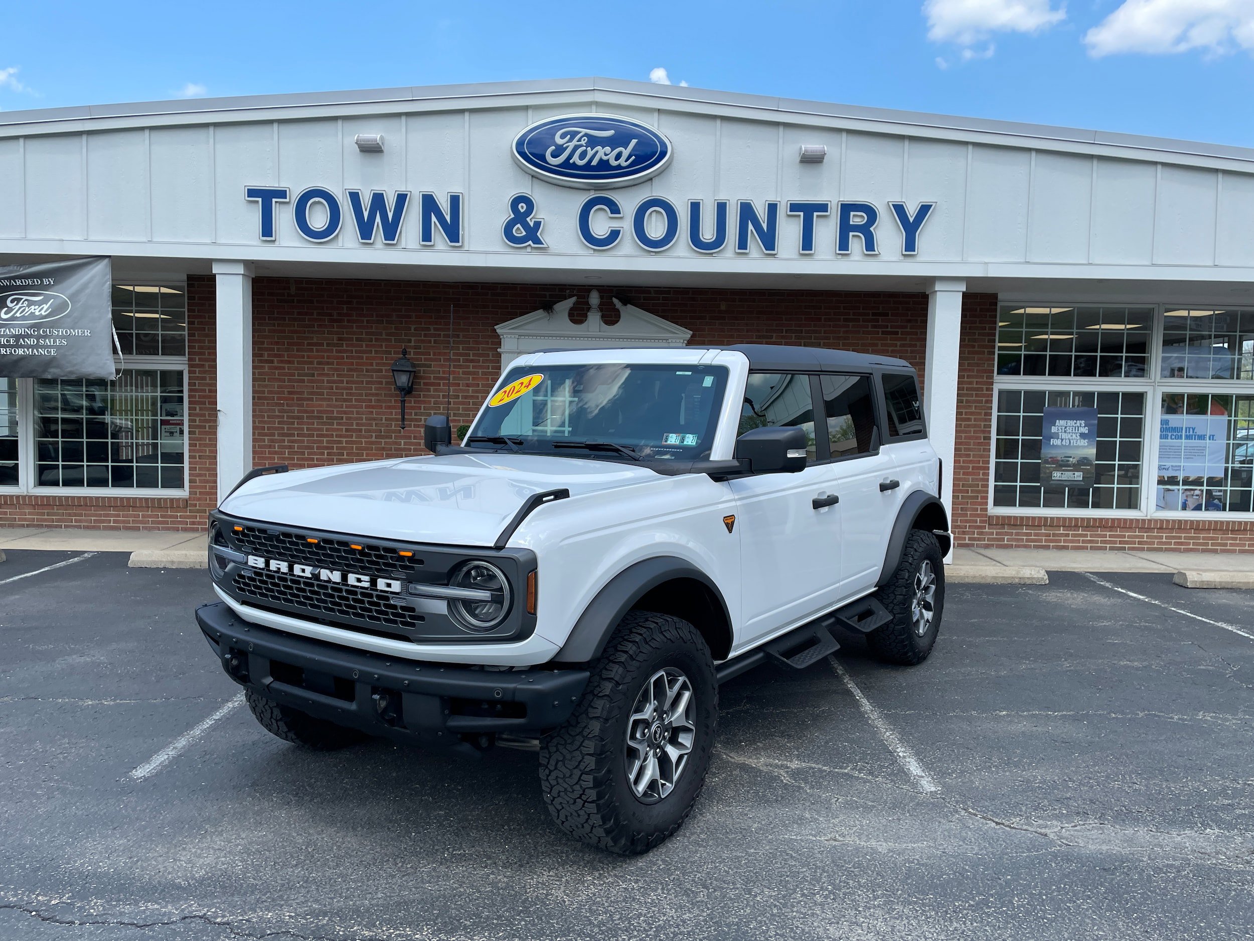 Used 2024 Ford Bronco Badlands AWD/4WD image 1