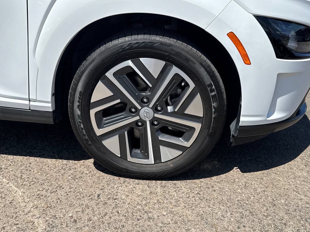 Used 2023 Hyundai Kona SEL FWD image 8