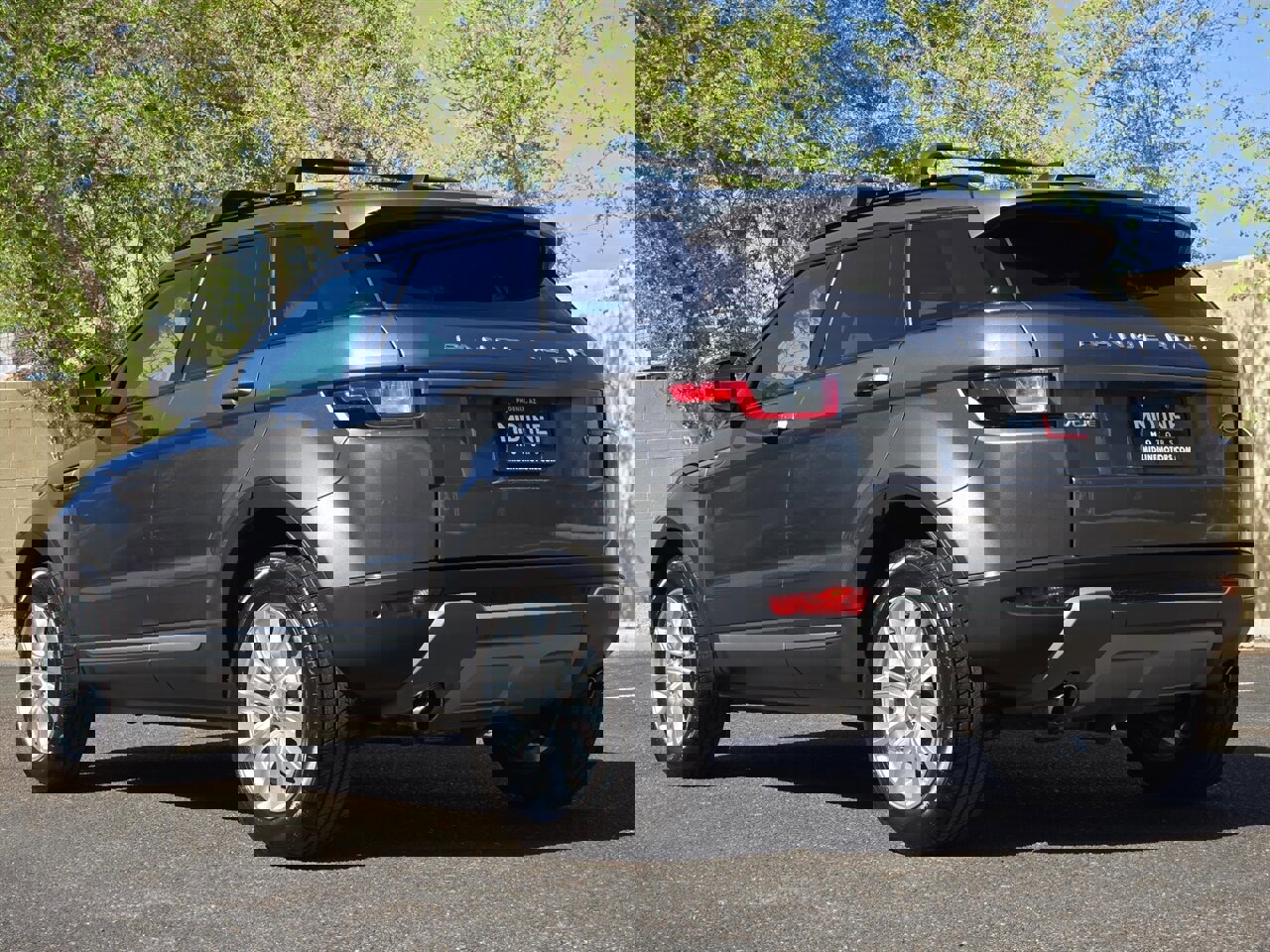 Used 2017 Land Rover Range Rover Evoque SE image 8