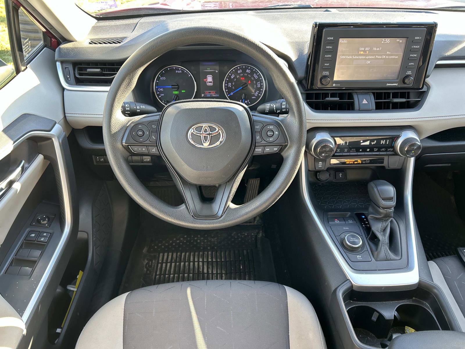 Used 2021 Toyota RAV4 XLE w/ Convenience Package image 9