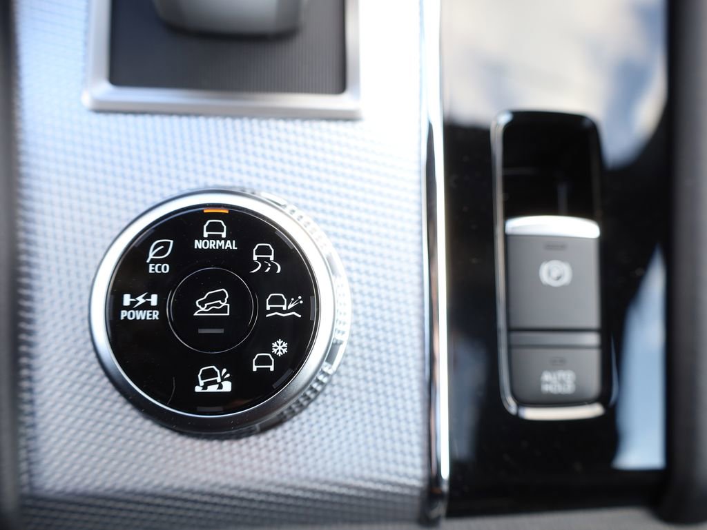 New 2025 Mitsubishi Outlander SEL image 45
