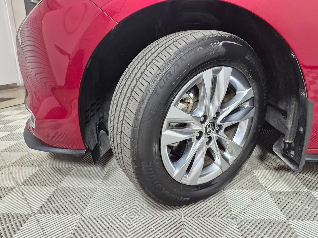Used 2024 Toyota Sienna Limited FWD image 10