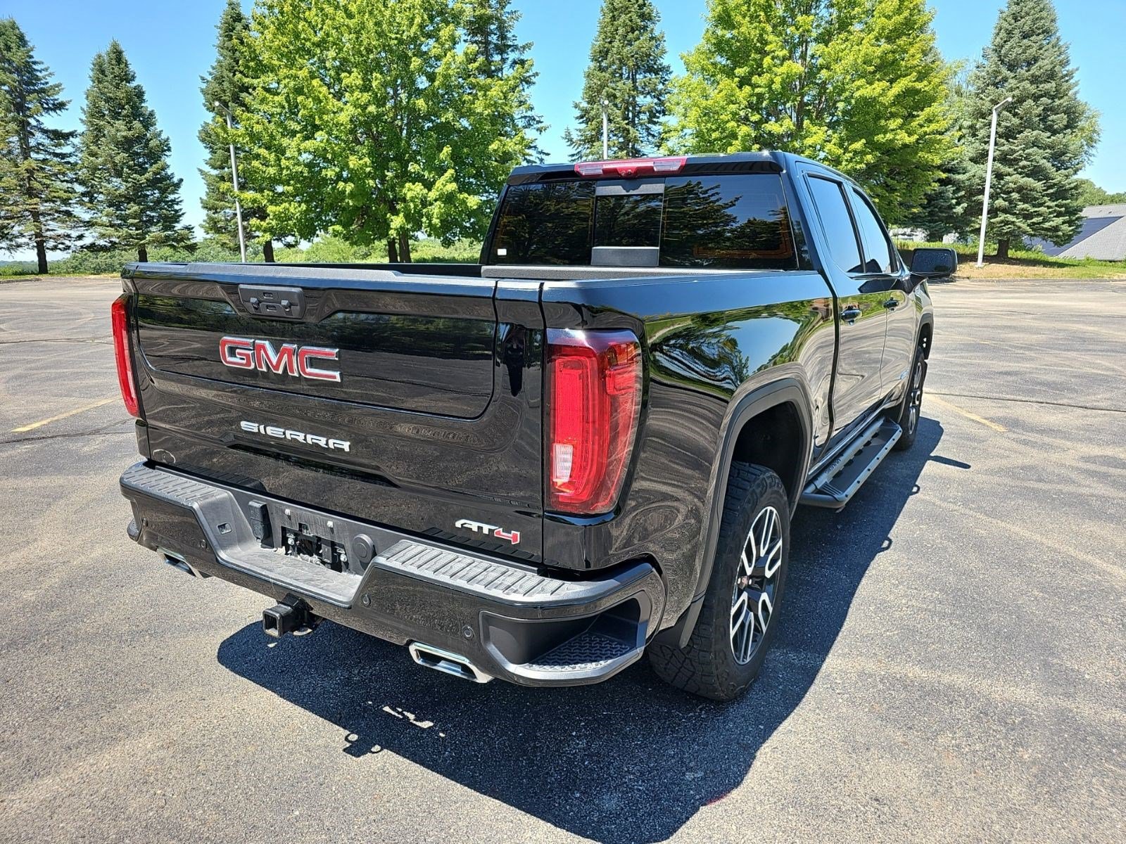 Used 2024 GMC Sierra 1500 AT4 w/ Technology Package AWD/4WD image 6