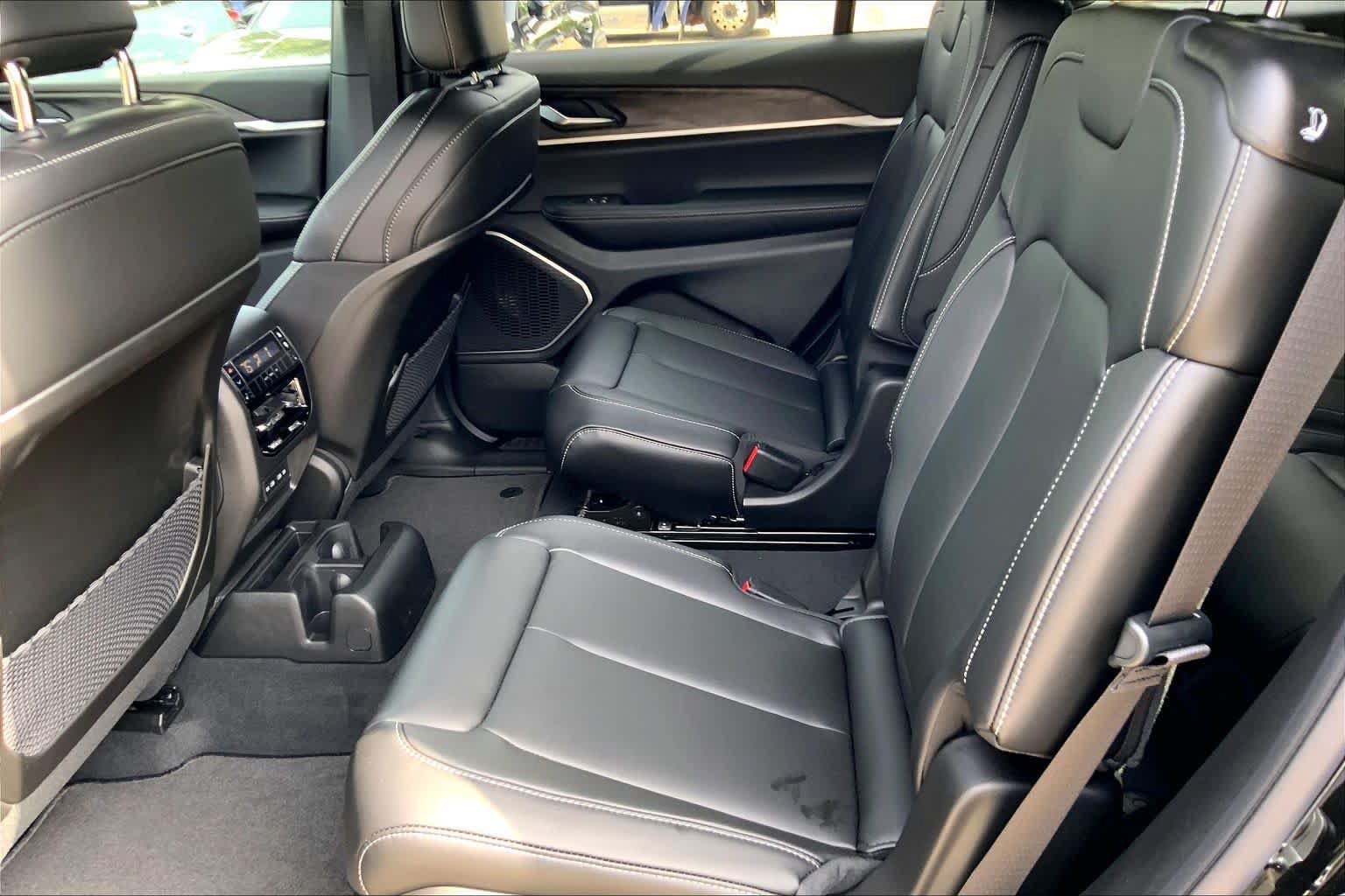 New 2026 Jeep Grand Cherokee L Limited RWD image 20