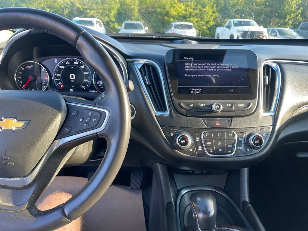 Used 2022 Chevrolet Malibu Premier FWD image 11
