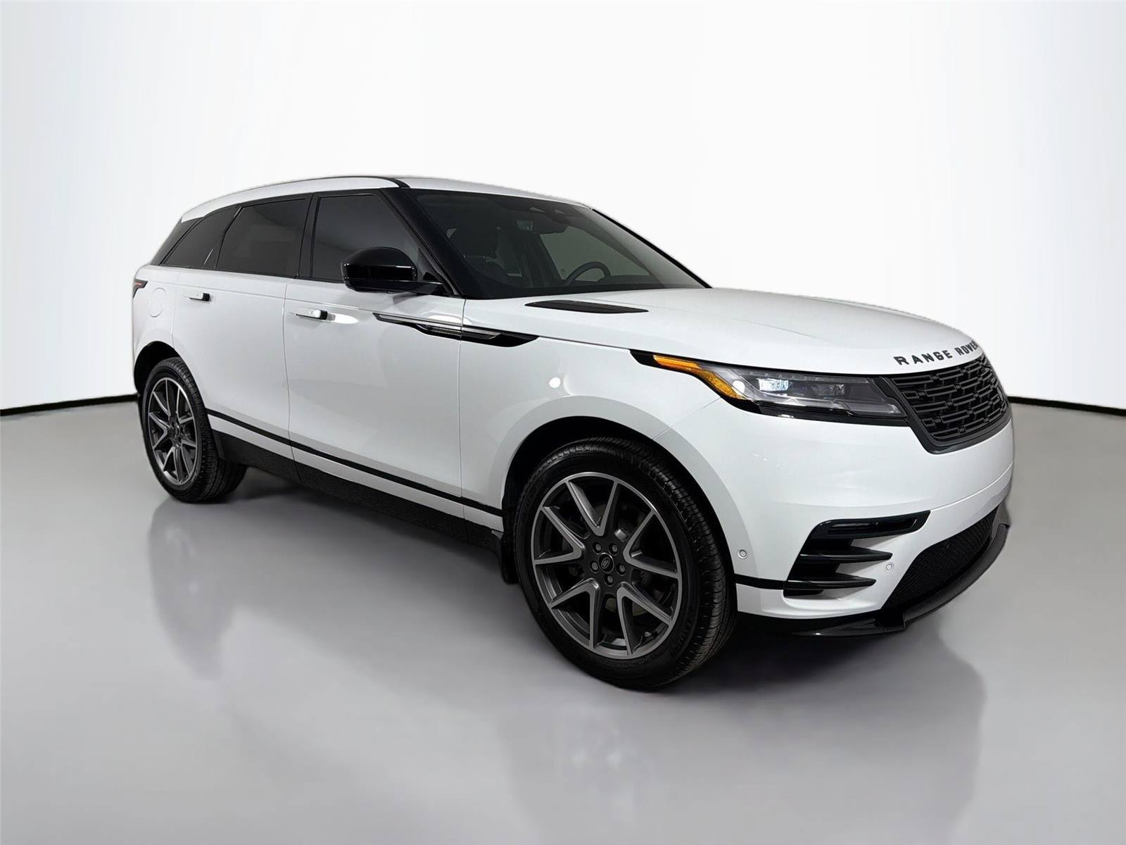 New 2026 Land Rover Range Rover Velar Dynamic SE AWD/4WD image 3