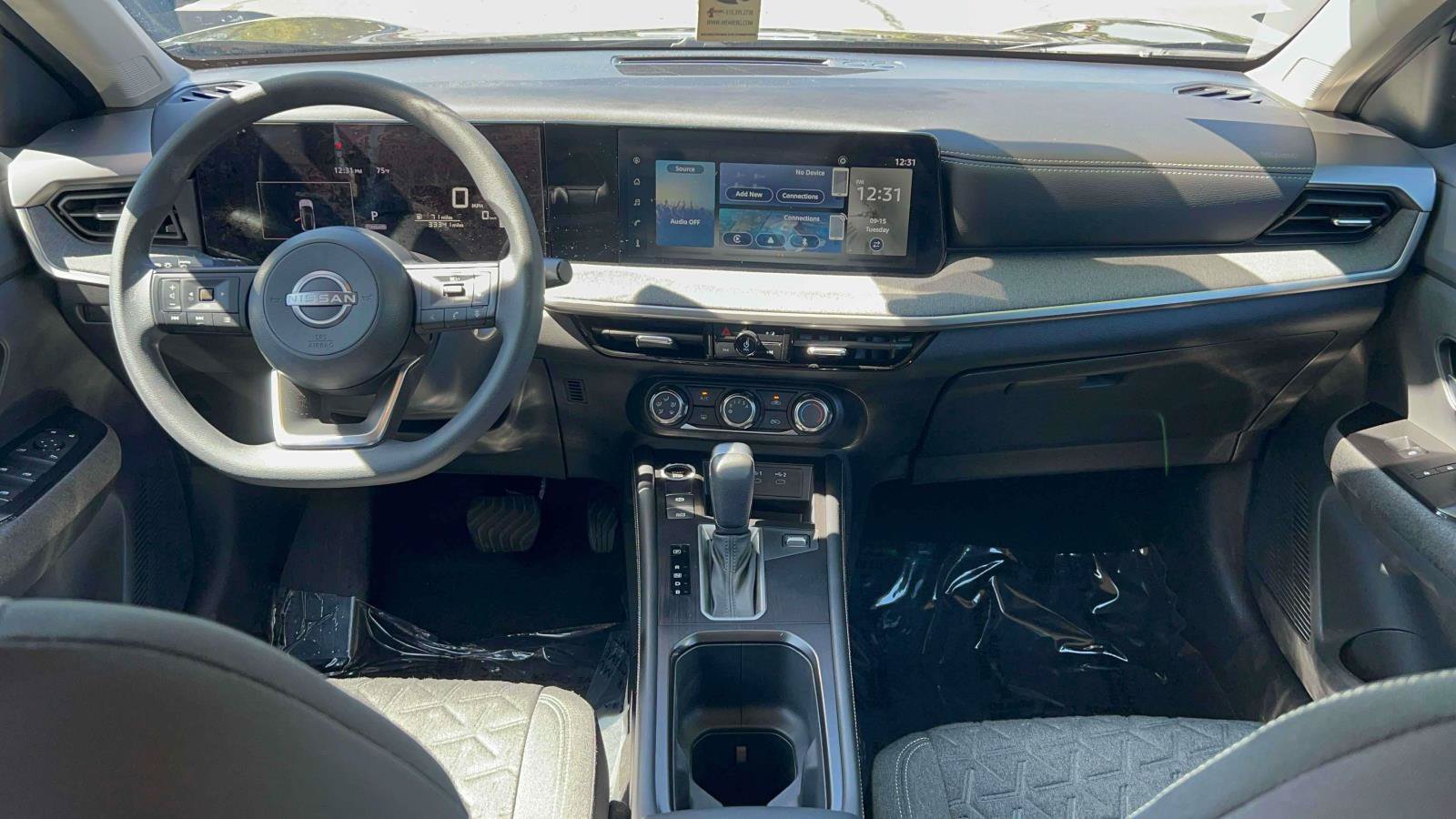 Used 2025 Nissan Kicks SV AWD/4WD image 16