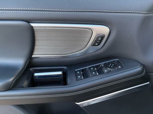 Used 2025 Ford Expedition Platinum image 11