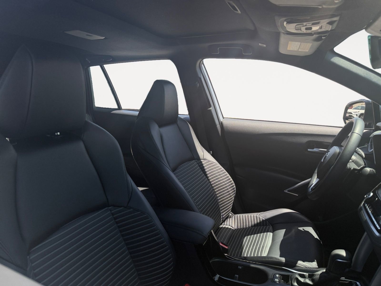 Used 2024 Toyota Corolla Cross XSE w/ Convenience Package image 15