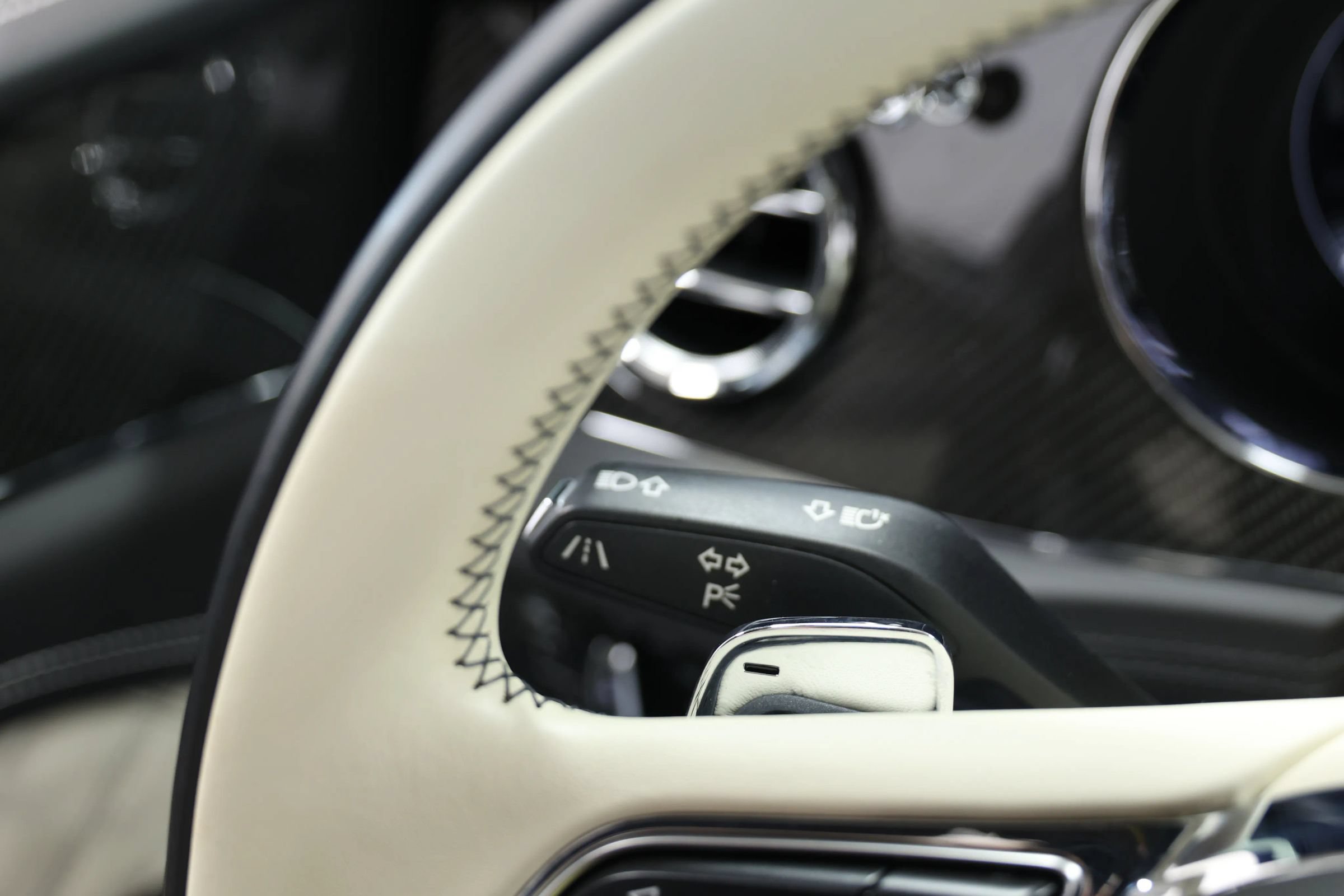 Used 2021 Bentley Bentayga w/ First Edition Specification AWD/4WD image 28
