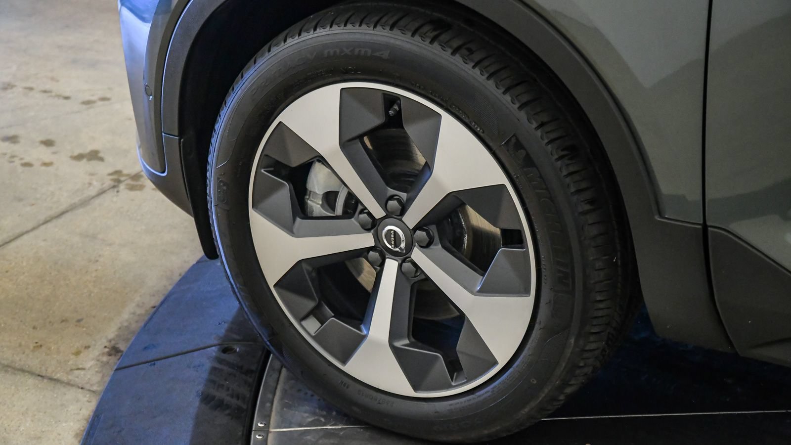 Certified 2026 Volvo XC40 B5 Plus AWD/4WD image 10