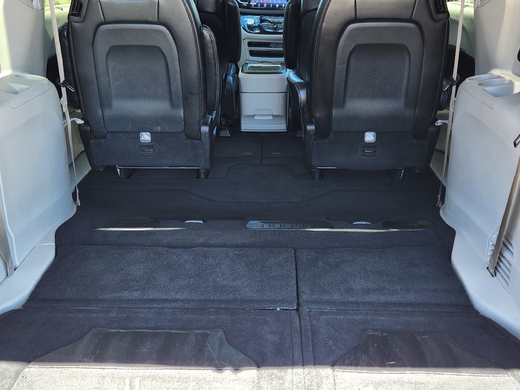 Used 2023 Chrysler Pacifica Touring-L FWD image 21