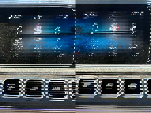 Used 2020 Mercedes-Benz GLE 350 4MATIC w/ Premium Package image 22