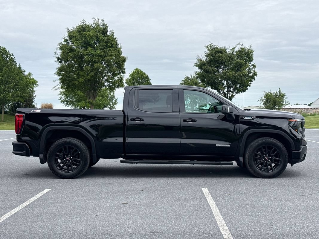 Used 2024 GMC Sierra 1500 Elevation w/ Elevation Premium Package AWD/4WD image 9