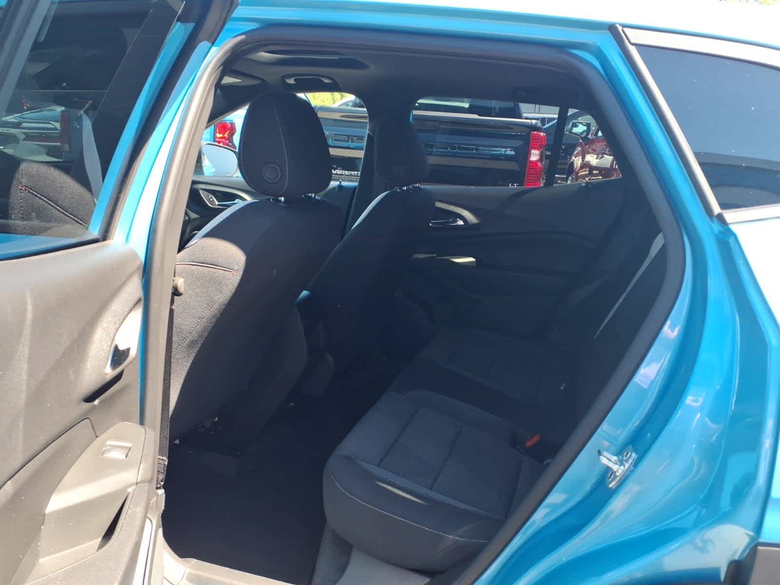 Used 2026 Chevrolet Trax RS w/ Sunroof Package FWD image 17