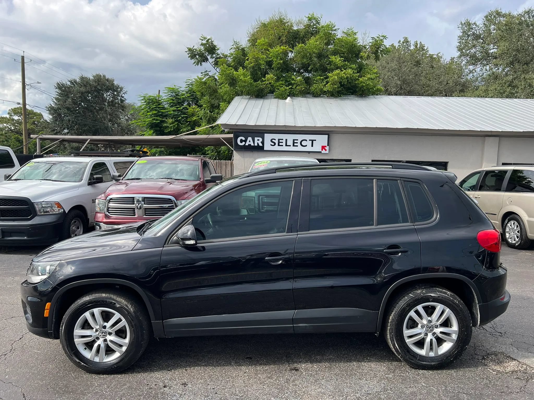 Used 2017 Volkswagen Tiguan S FWD image 8