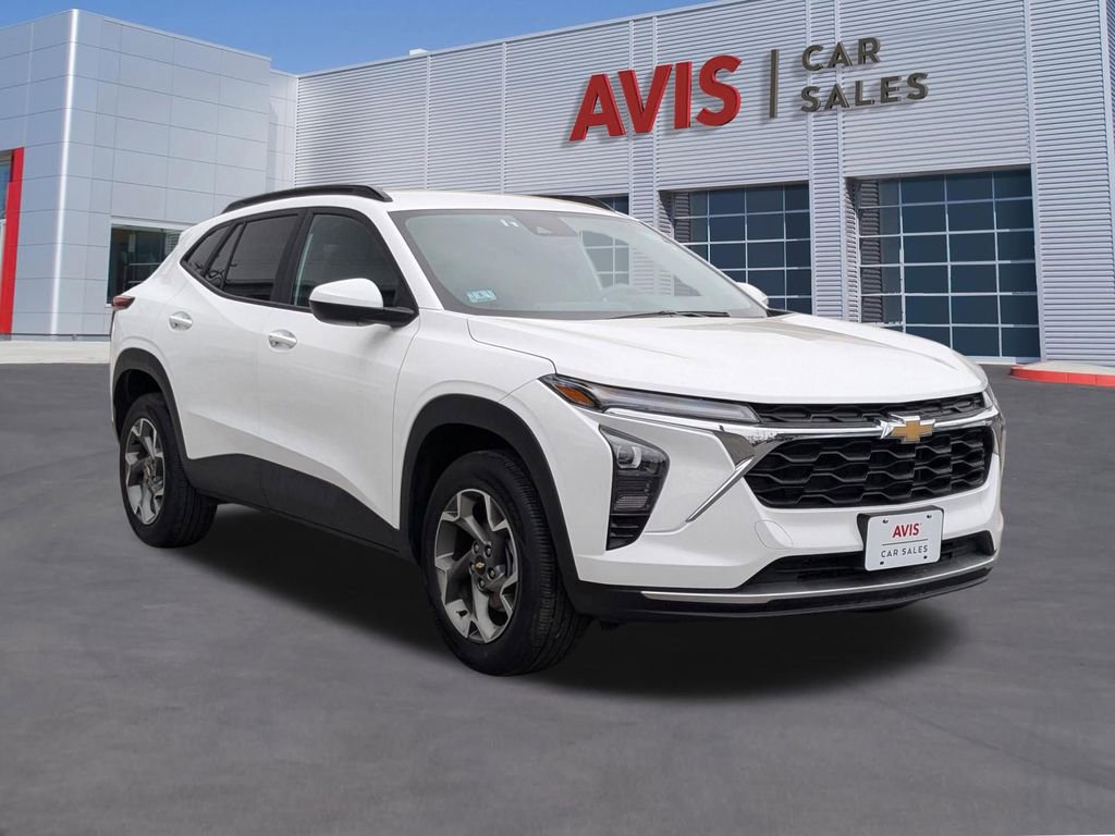 Used 2025 Chevrolet Trax LT w/ LT Convenience Package FWD image 9