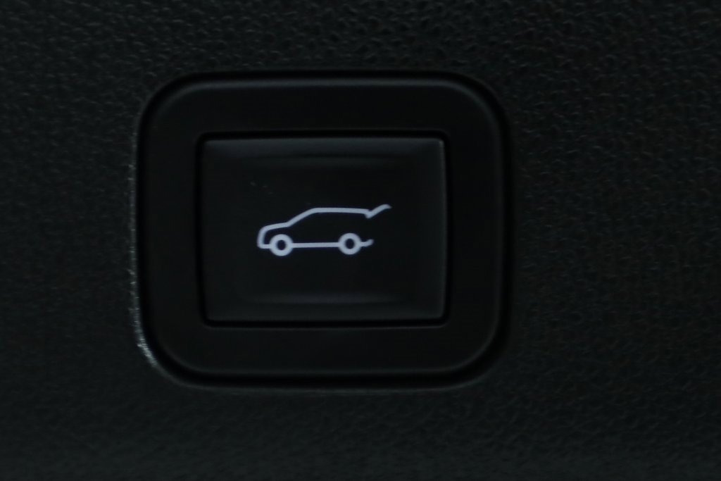 Used 2025 Cadillac Escalade V image 8