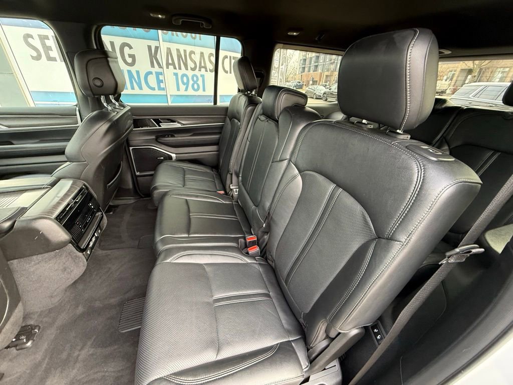 Used 2023 Jeep Wagoneer Series III w/ Preferred Equipment Group image 30