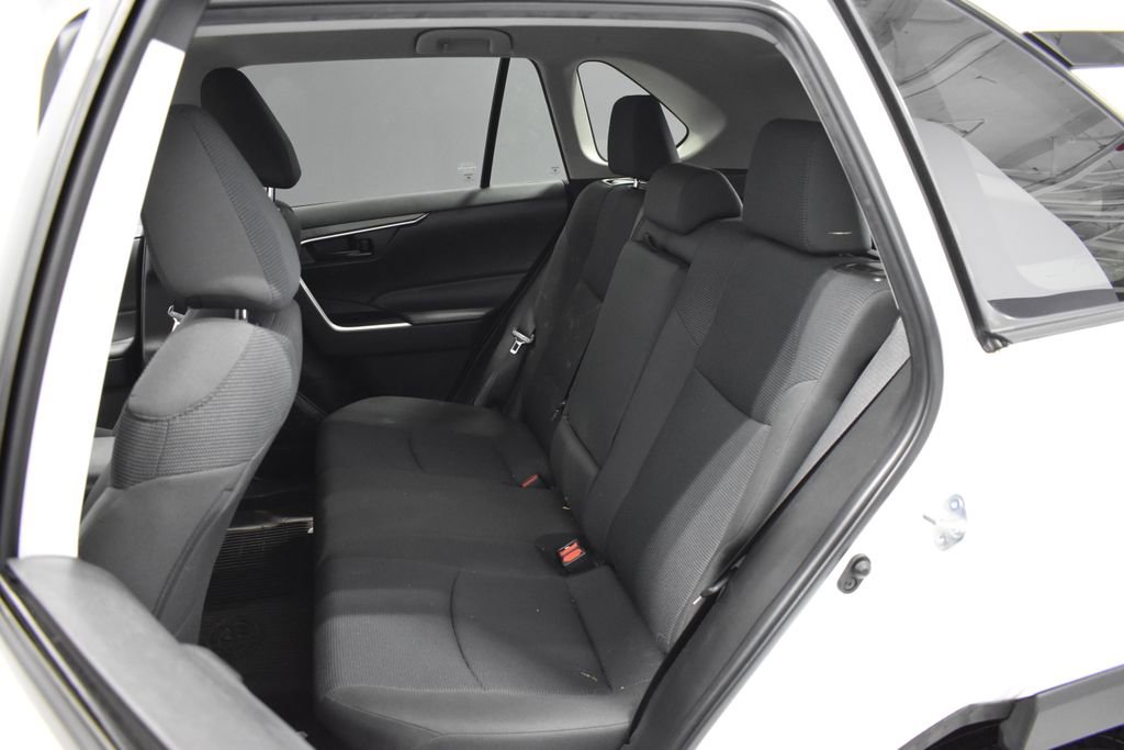 Used 2022 Toyota RAV4 LE AWD/4WD image 27