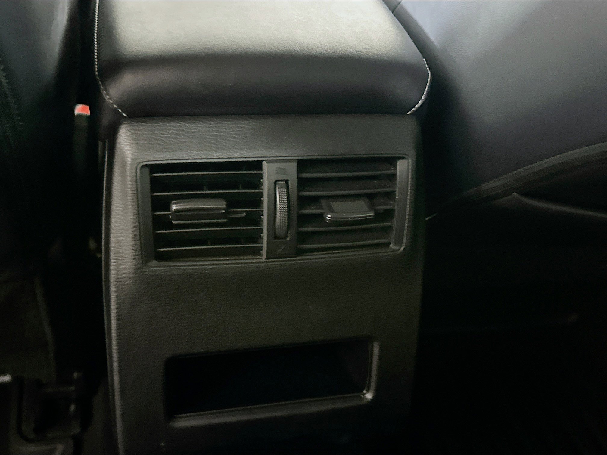 Used 2024 Mitsubishi Outlander SE image 27