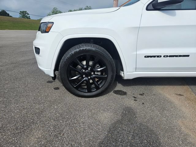 Used 2020 Jeep Grand Cherokee Altitude AWD/4WD image 27