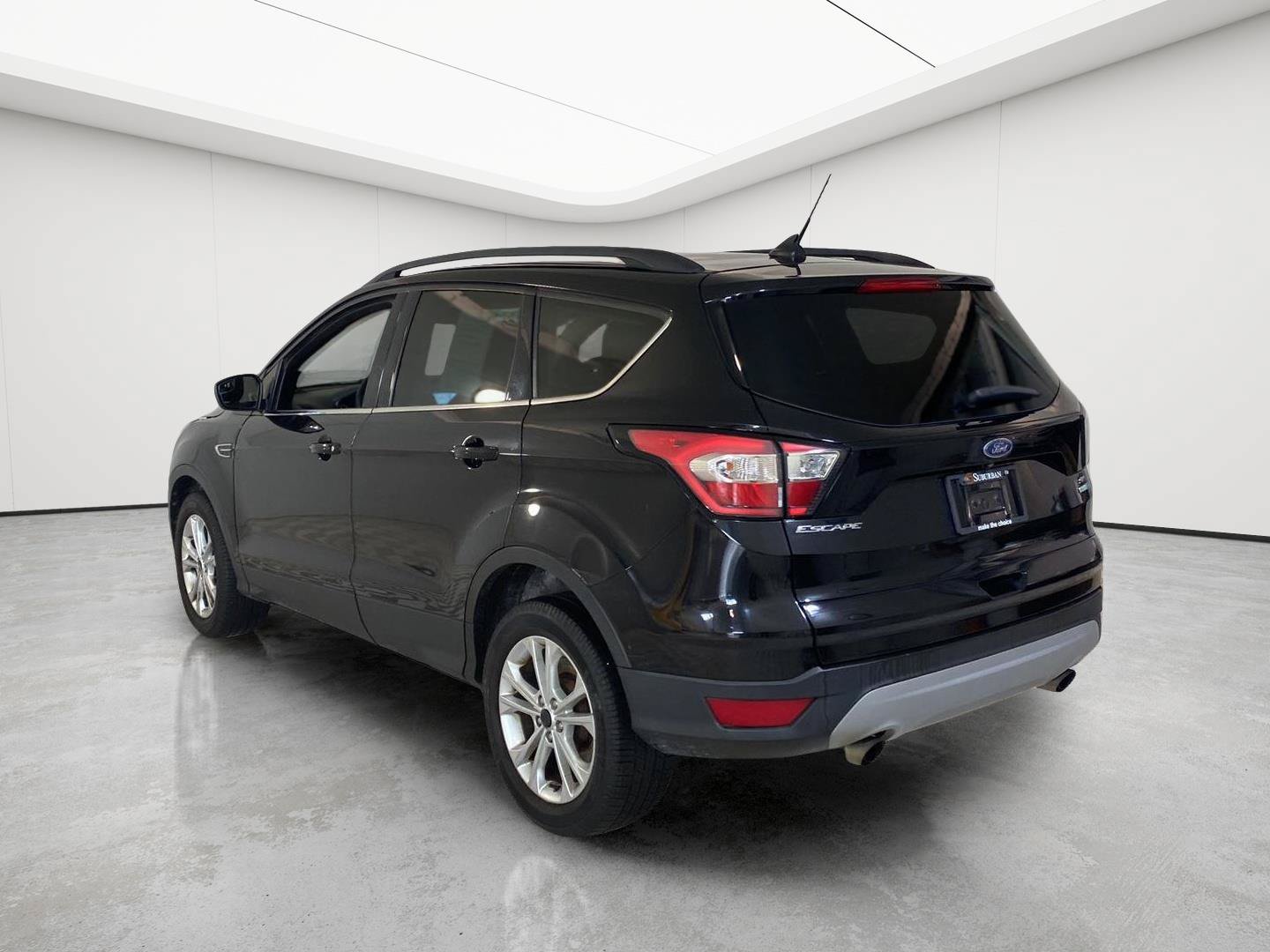 Used 2018 Ford Escape SE w/ SE Sync 3 Package AWD/4WD image 4