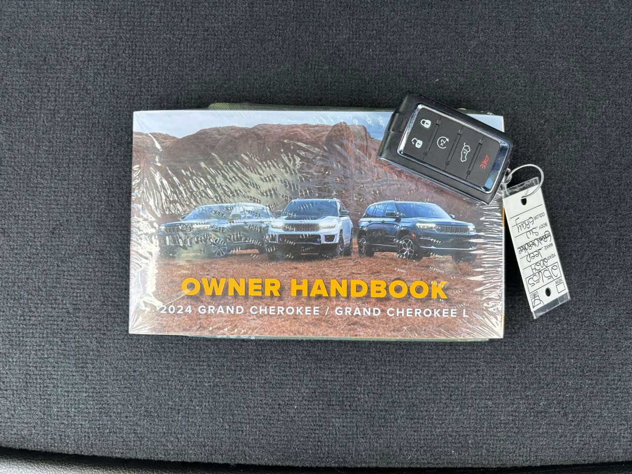 Used 2024 Jeep Grand Cherokee Altitude AWD/4WD image 34