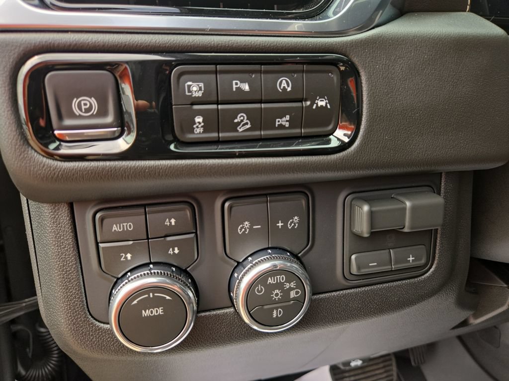 New 2026 GMC Yukon Elevation w/ LPO, Elevation Black Package AWD/4WD image 18