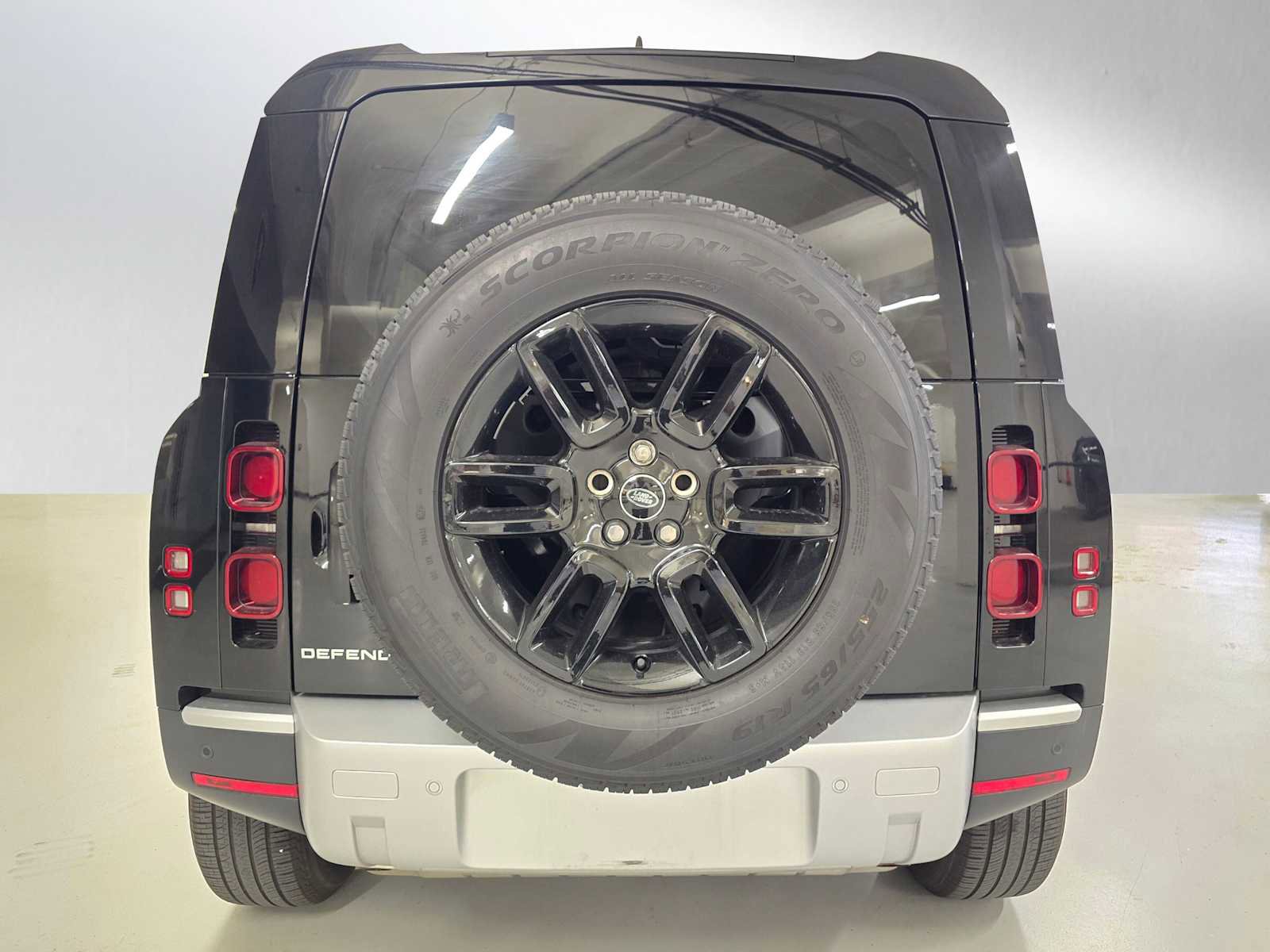 Used 2025 Land Rover Defender 110 S AWD/4WD image 3