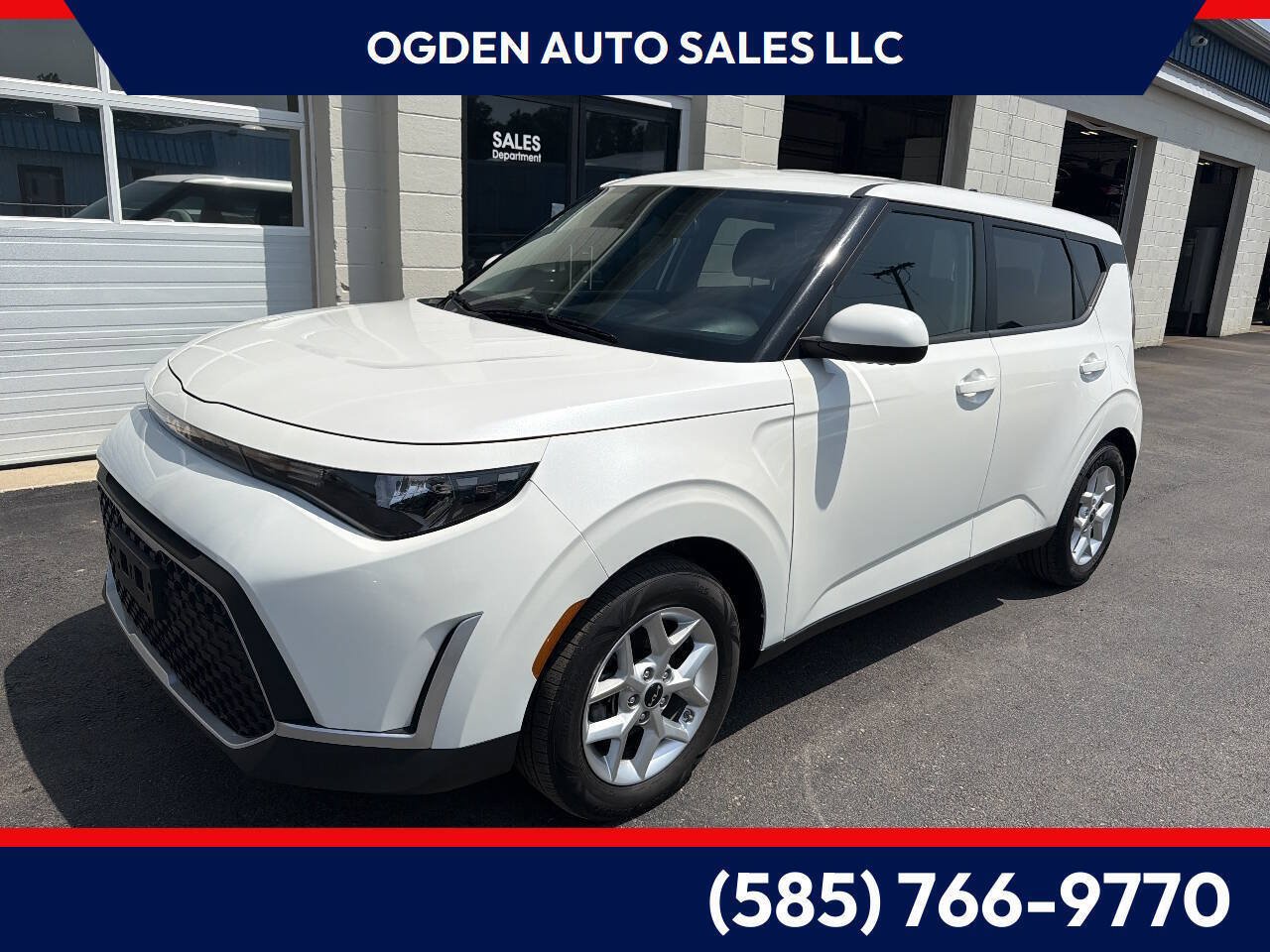Used 2023 Kia Soul LX w/ LX Technology Package FWD image 2