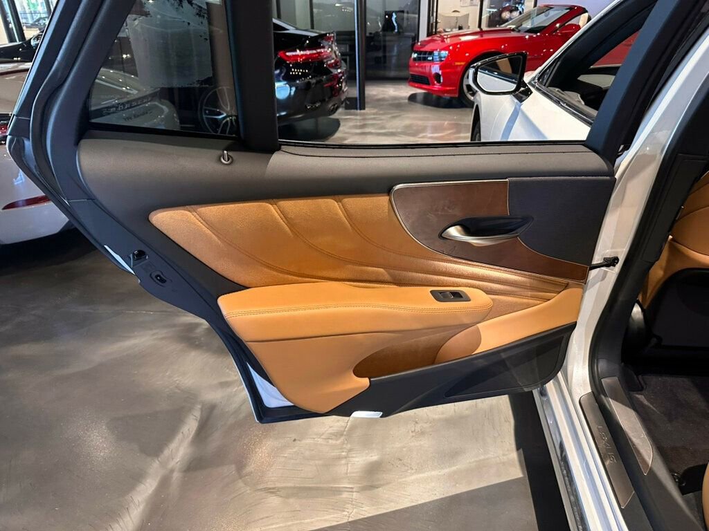 Used 2021 Lexus LS 500 AWD w/ Accessory Package (Z1) image 16