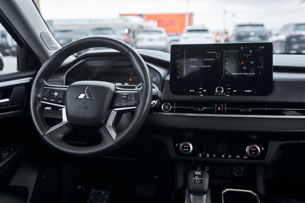 Used 2025 Mitsubishi Outlander ES image 39