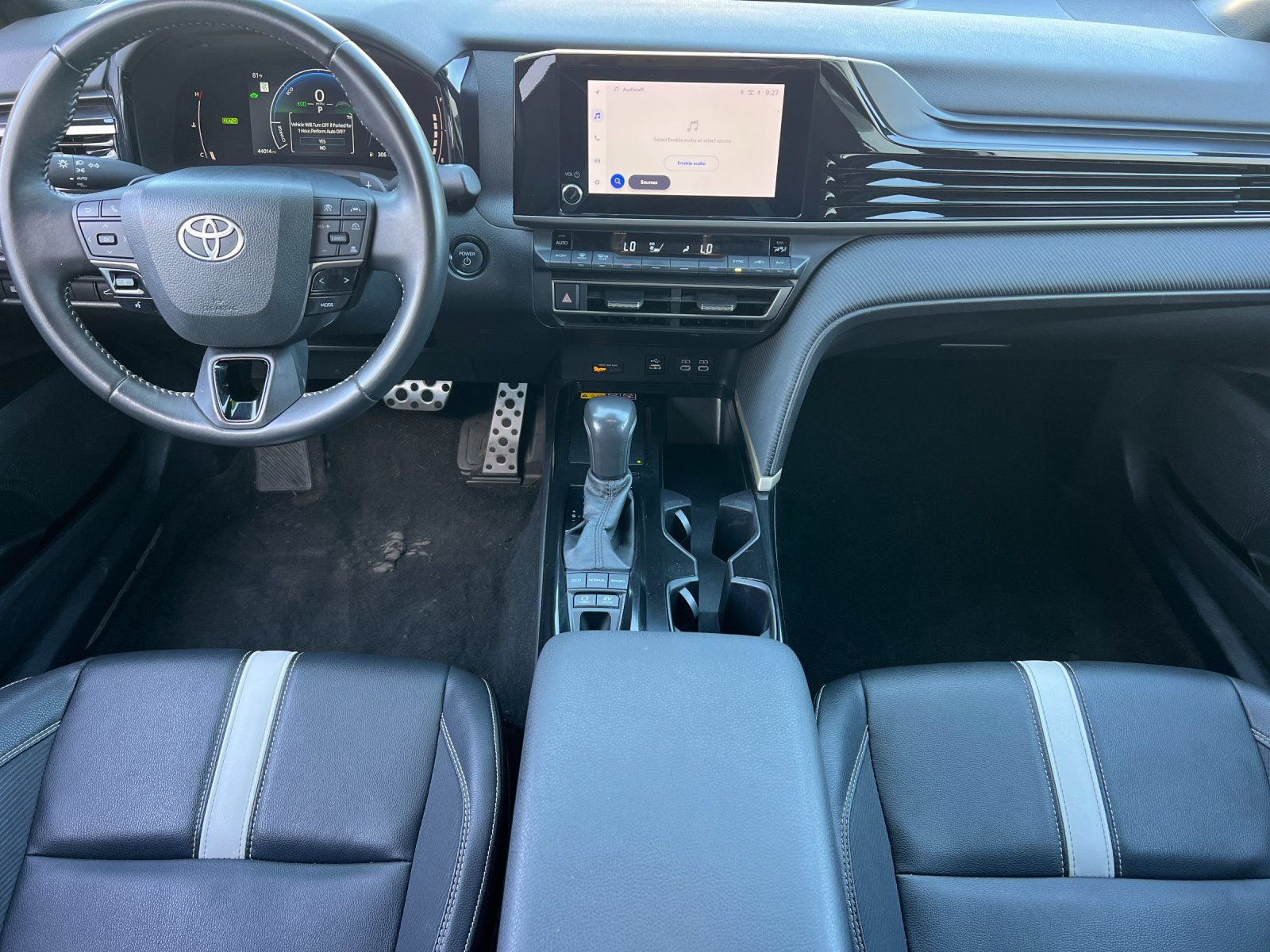 Used 2025 Toyota Camry SE FWD image 14