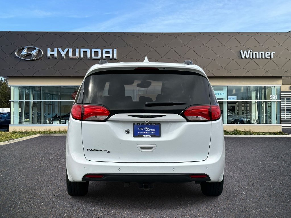 Used 2019 Chrysler Pacifica Touring-L w/ Advanced Safetytec Group FWD image 3