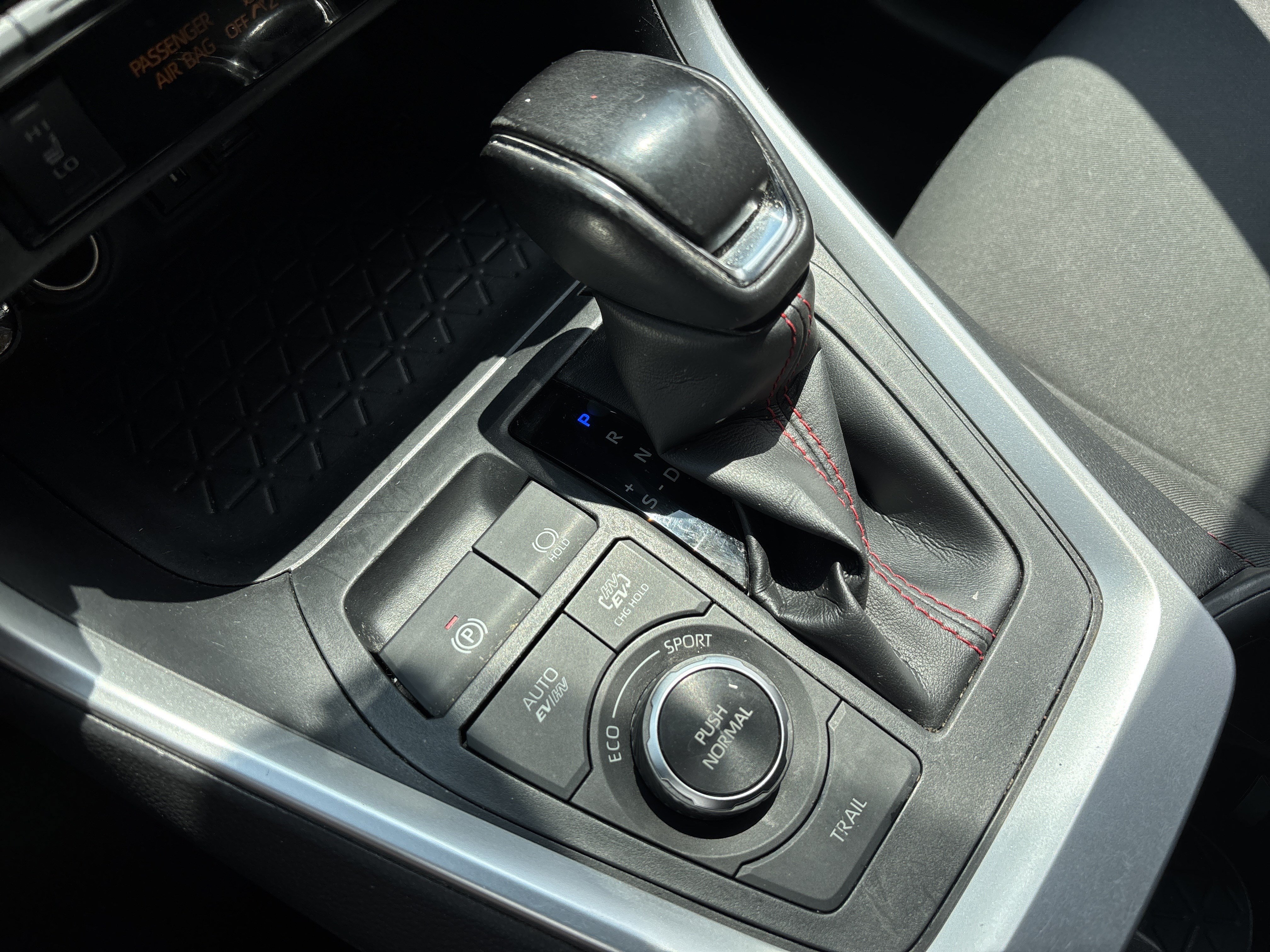 Used 2022 Toyota RAV4 SE w/ Weather & Moonroof Package AWD/4WD image 24