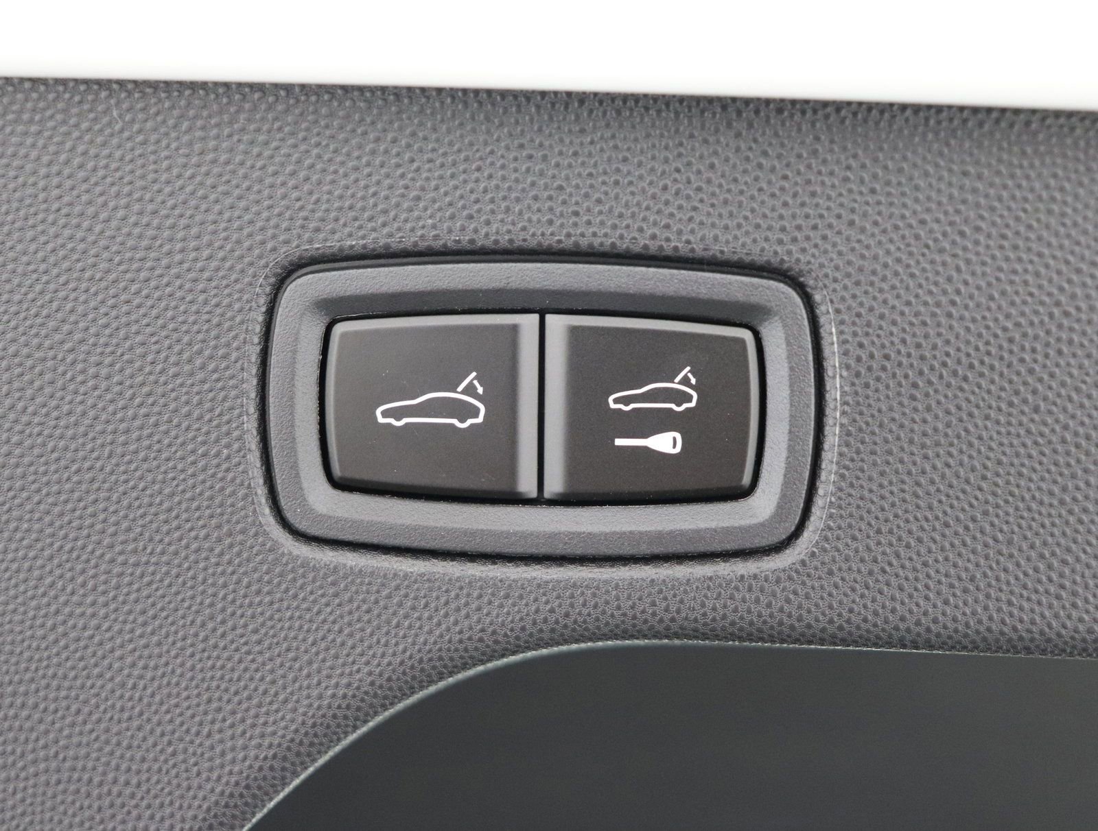 Used 2025 Porsche Macan 4S Electric image 24