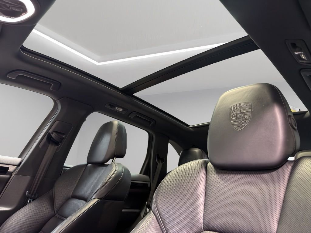 Used 2018 Porsche Cayenne S image 15