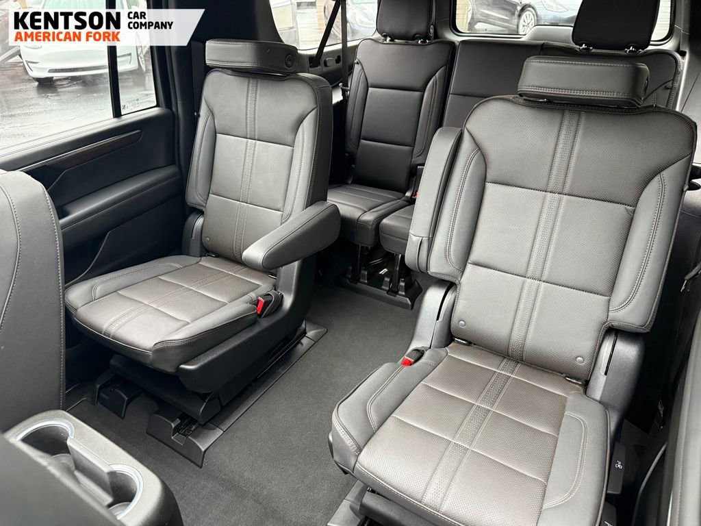 Used 2025 Chevrolet Suburban High Country image 36