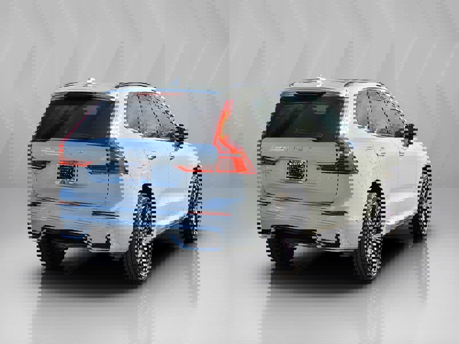 Certified 2024 Volvo XC60 T8 Ultimate w/ Protection Package Premier image 3