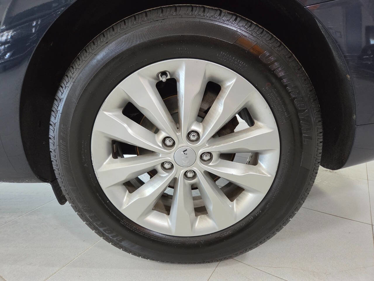 Used 2017 Kia Sedona EX image 25